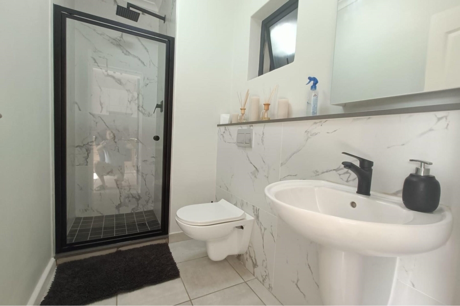 1 Bedroom Property for Sale in Table View Western Cape